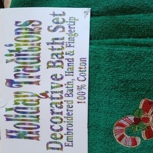 HOLIDAY Traditions Decorative Bath Set Embroidered Hand & Fingertip Green NWT